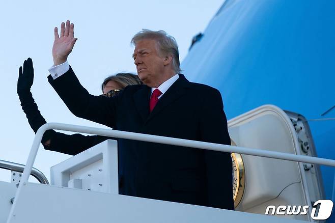 도널드 트럼프 미국 전 대통령 내외의 모습.  © AFP=뉴스1