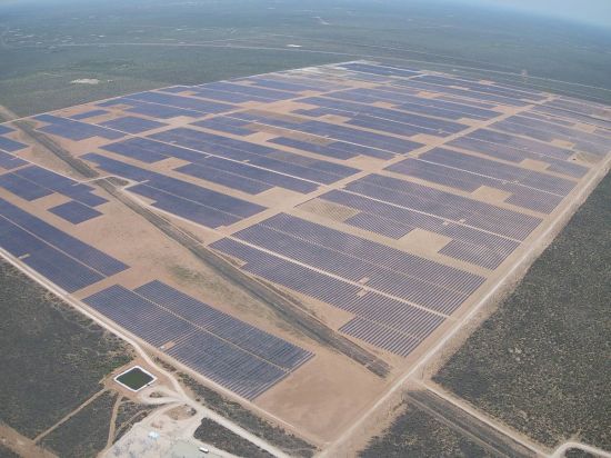 한화에너지 미국 텍사스주 태양광 발전소 전경