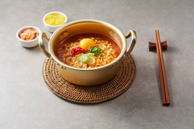 간단한 조리법 변화로도 라면의 나트륨 함량을 줄일 수 있다./사진=클립아트코리아