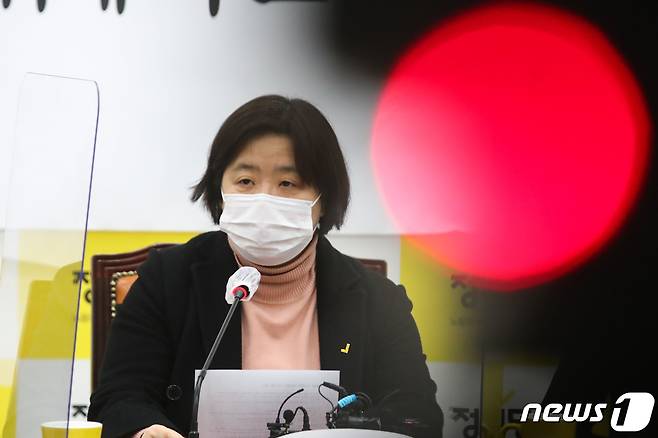 배복주 정의당 부대표가 28일 오전 국회에서 열린 '성평등 조직문화개선대책 TF 1차 대책발표'에서 발언하고 있다. 2021.1.28/뉴스1 © News1 박세연 기자