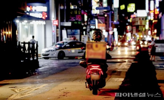 코로나19 확산으로 배달 음식 수요가 크게 늘고 있다. [뉴시스]