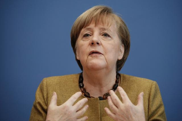 앙겔라 메르켈 독일 총리가 지난달 21일 베를린에서 기자회견을 하고 있다. 메르켈 빈곤국을 포함해 전 세계에 코로나19 백신을 공정하고 신속하게 보급해야 한다고 촉구했다. AP=뉴시스