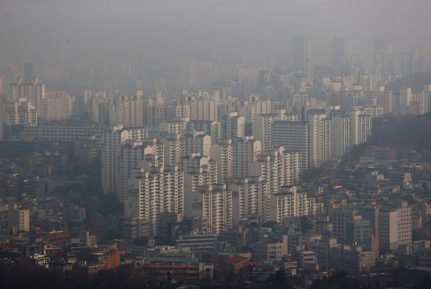 서울 남산에서 바라본 시내 아파트 전경. /연합뉴스