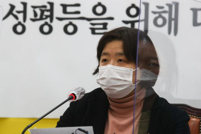 지난달 28일 오전 국회에서 열린 정의당 '성평등 조직문화개선대책 태스크포스(TF) 1차 대책발표'에서 배복주 부대표가 발언하고 있다. 연합뉴스