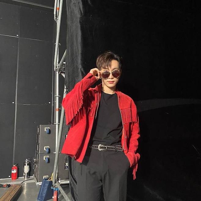 Group BtoB Seo Eunkwang has revealed its current status.Seo Eunkwang posted a picture on February 1 with an article entitled Hello My Future on his personal instagram.In the open photo, Seo Eunkwang is taking a selfie after a red cowboy outerwear and a sunglass.In another photo, Seo Eunkwang posed with a charismatic look, and the netizens said, Superstar Seo Eunkwang.It is brilliant.  Why is it so cool? 