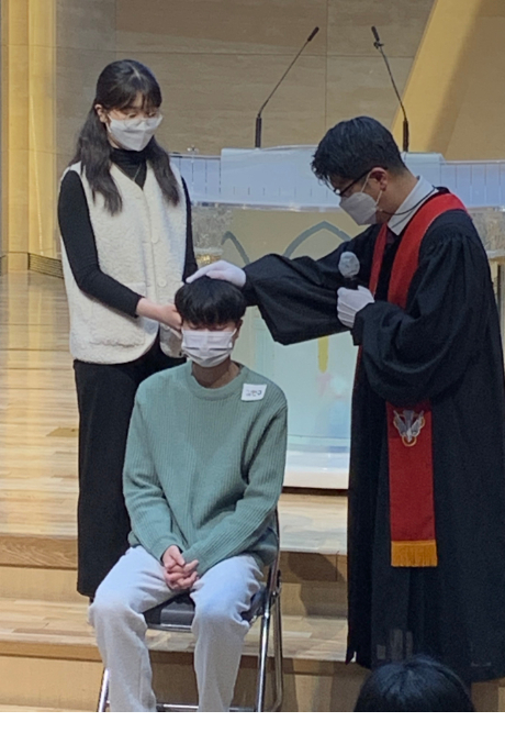 백석예술대학교가 1일 학원세례식을 열어 27명의 학생들에게 세례를 베풀었다.