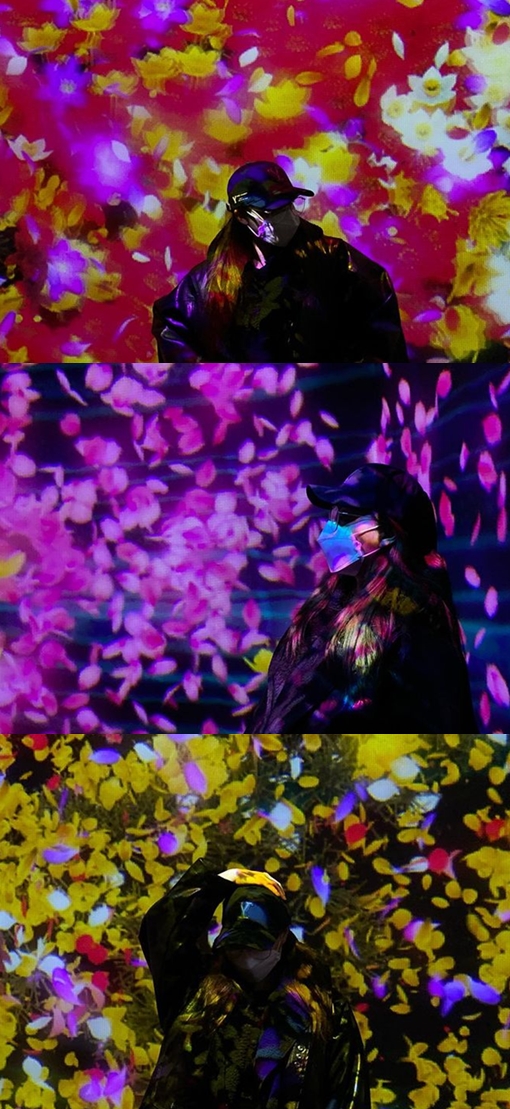 The tone-colored Goddess Ailee showed off her beautiful beauty as a flower.Ailee posted three photos on her Instagram page on the 2nd without any other phrase.The photo shows Ailee, who visited the exhibition, and she boasts a flowery appearance in front of a video work of colorful petals.He covers both his small face with Mask and sunglasses but gives off an unhidden Goddess vibe.The netizens responded that My sisters picture is so beautiful, What is the atmosphere, I can not see my face, why is it beautiful and I am lovely.Meanwhile, Ailee released Carroll Sweater last December, which he continues to communicate with fans through his personal YouTube channel Ailee Music and social media.Photo Ailee SNS