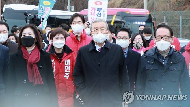 김종인 "가덕신공항 지지"…한일 해저터널도 제안 (CG) [연합뉴스TV 제공]