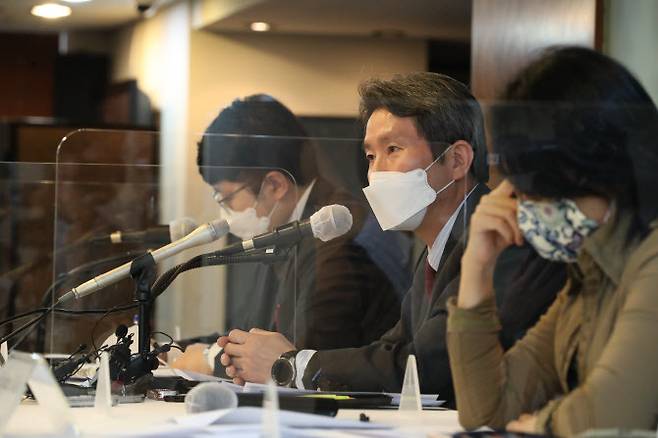 이인영 통일부 장관이 3일 서울 중구 프레스센터에서 열린 서울외신기자클럽 초청 간담회에서 취재진의 질문에 답하고 있다(사진=통일부).