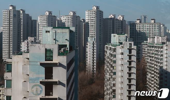 서울 송파구의 아파트 단지. 2021.2.3/뉴스1 © News1 구윤성 기자