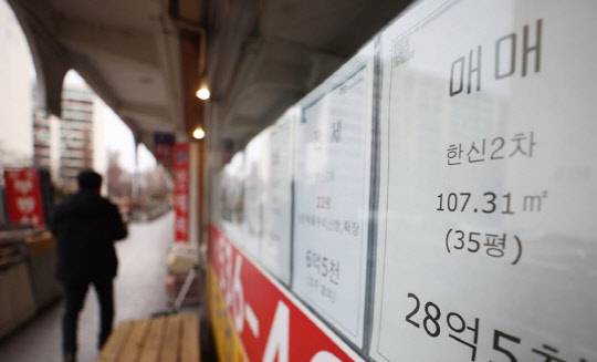 전국 상위 20% 주택 가격이 올 들어 처음 10억원을 돌파했다. <연합뉴스>