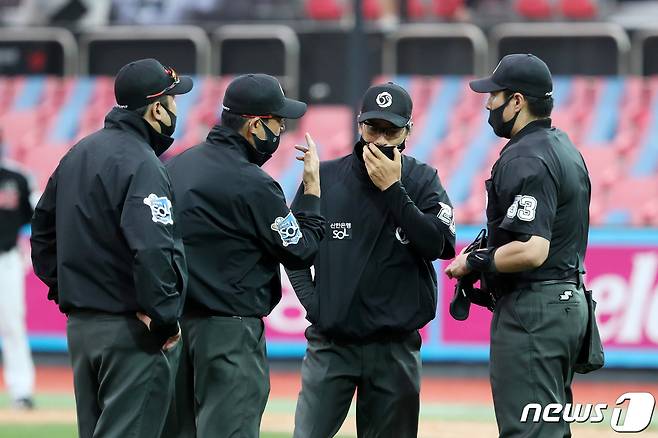 KBO가 3일 전문성과 공정성 강화를 위해 심판위원회 세미나를 개최했다. © 뉴스1