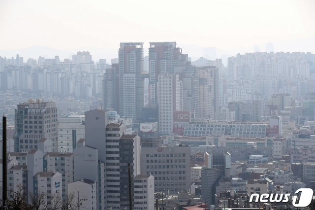 서울 종로구 창신동 낙산마을에서 바라본 서울 아파트 단지 모습. 기사와 직접연관 없음. © News1
