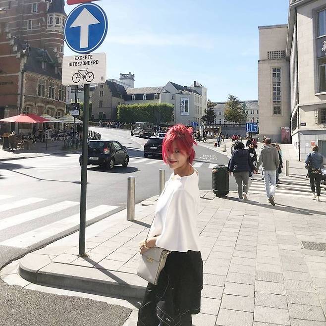 Singer Solbi reminisces of Belgium TravelOn February 4, Solbi posted several photos on his instagram with an article entitled When can I go again?Solbi, who enjoys a relaxed daily life in an exotic landscape, catches the eye.The photo, which was released on the day, seems to have been taken at the time Solbi left Travel to Belgium last year.The netizens who watched the photo responded I miss everyday life without Mask and I want to go to Travel.Meanwhile, Solbi, who is also a painter, recently announced that he was invited to the Barcelona International Art Fair (FIABCN, hereinafter Barcel Art Fair).In this art fair, Solbi will reinterpret contemporary issues such as cyberbullying from an artistic point of view through the work Just a Cake, which was controversial at the end of last year.