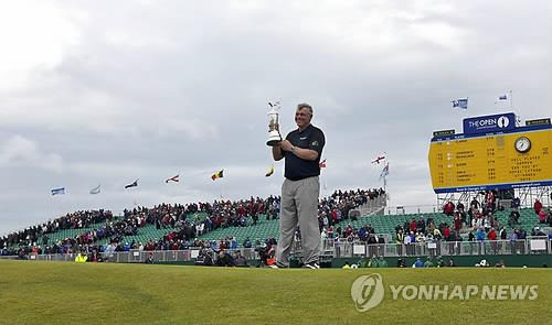 2011년 로열 세인트조지스 골프클럽에서 열린 디오픈에서 우승한 대런 클라크. [AFP/게티이미지=연합뉴스]