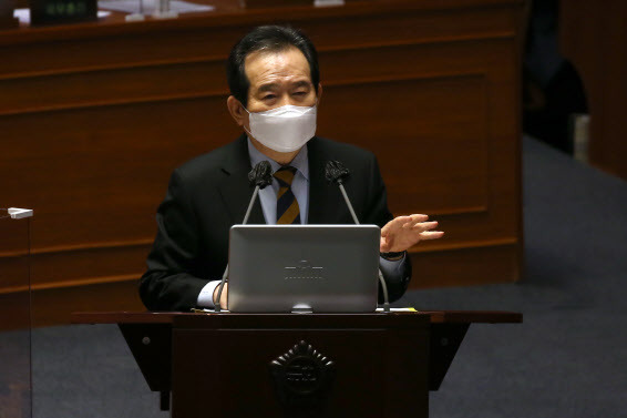 정세균 국무총리가 5일 국회 본회의에서 진행된 경제분야 대정부질문에서 답변하고 있다. (사진=연합뉴스)