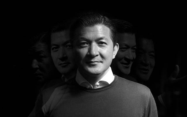 엘리트, 법조인, 금융인, 정치인, 기업인 그리고 작가. 종횡무진의 삶이다. 그는 “앞으로 내 여정에 어떤 이야기들이 쌓여갈지 알 수 없다”고 했다. 그래서 인생은 살 만한 가치가 있을 거다. 이한호 기자