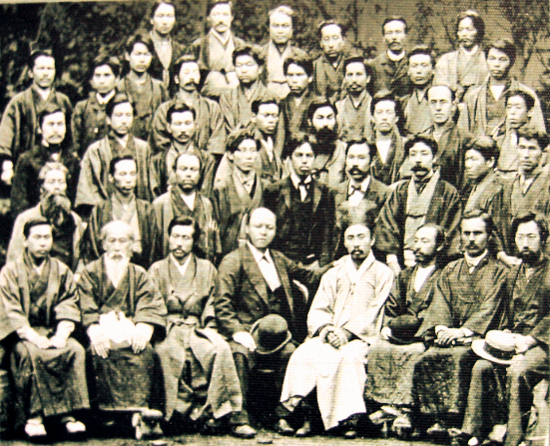 일본 기독교인들과 함께한 이수정(앞줄 왼쪽부터 다섯 번째).