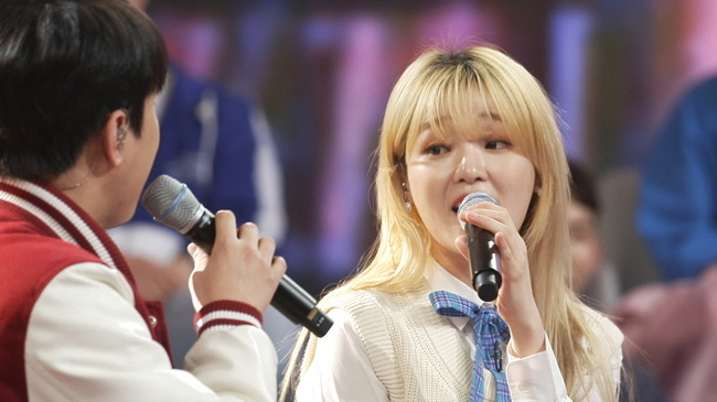 With Lim Young-woong, a Colcenta of Love, performing a thrilling match with B1A4 Sandeul, Lee Chan-won completes the stage of synergies with the Duets with OH MY GIRL Seung Hee.TV CHOSUN Ill Call for an Application Song - Call Center of Love (hereinafter referred to as Colcenta of Love) to be broadcast on February 5, KMr.Trot Idols representative TOP6 Lim Young-woong - Youngtak - Lee Chan-won - Chung Dong-won - Jang Min-ho - Kim Hee-jae will meet with Idol 6, including K Pop Idol representative Seven - Jo Kwon - NORAZO - Raina - B1A4 Sandeul -OH MY GIRL Seung Hee, to face a dramatic confrontation.From dance battle to unit group match, a different feast of the river that can not be seen anywhere is hot on Friday night.Above all, Idol 6, such as Seven - Jo Kwon - NORAZO - Raina - B1A4 Sandeul -OH MY GIRL Seung Hee, has focused their attention on their own charms from the appearance.TOP6 and Idol 6 continued their tight battle to select the best Mr. Trot Top 10.In particular, Mr. Trotdol Lim Young-woong and idol B1A4 Sandeul, who have both singing power and emotion, attracted attention with a fierce bout.Sandeul, who has been recognized for his singing ability as well as his sensibility in various music entertainments and has a reputation for his high-quality singing skills, challenged Lim Young-woong.Unexpectedly, Sandeul, who selected Mr. Trot, said, My mother is not kidding about TOP6 skills.Do not break in front of it, he said. I was surprised to find out that I had received special advice from my true Mr. Trot fan mother.Then Lim Young-woong announced his dignified scramble to defend the emotional Mr. Trot throne against B1A4 Sandeul, who threw a match with Mr. Trot.Lim Young-woong is a sentimental Mr. Trot that warmly melts the frozen heart in the cold of winter, and he showed off the merits of Mr. Trot.Mr. Trot and the idol industry, the stage of the representative emotional craftsmen of Korea, is soaring expectations.Lee Chan-won and OH MY GIRL Seung Hee, meanwhile, have been pushing the studio with sweetness with the special Duets stage, which is beyond the limit.The two men who selected the 10cm love in the Milky Way coffee shop completed the Love Song Duets like a fresh and fresh college student couple.Lee Chan-won, a synonym for trot breaking, is fully digesting cute rap, attracting attention to the Duets stage of two people who made the heart tickle while cheering the scene.