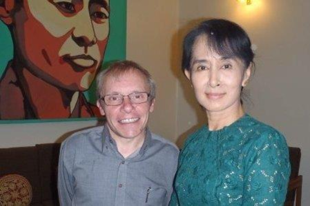 터넬 교수(왼쪽)과 아웅산 수치 미얀마 국가고문./Linkedln 캡처, 연합뉴스