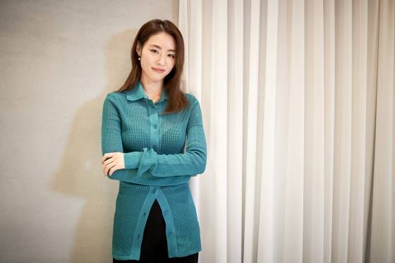 영화 '새해전야'(감독 홍지영) 배우 이연희가 2일 오전 진행된 온라인 라운드 인터뷰를 위해 포즈를 취하고 있다. /사진제공=에이스메이커