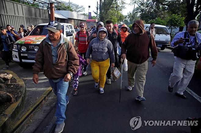 엘살바도르에서 미국을 향해 이동하는 난민들 [EPA=연합뉴스]