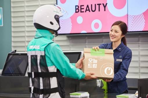 CJ올리브영이 연휴에도 오늘배송 서비스를 운영한다. [사진=CJ올리브영]