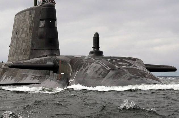 스코틀랜드 해군본부가 있는 'HMNB 클라이드'는 핵잠수함이 다수 배치된 영국 핵무기의 본거지다. 국가 안보와 직결된 만큼 이곳에서 근무하는 군인은 엄격한 선발 절차를 거친다. 때문에 이번 사건으로 영국 군당국에 비상이 걸렸다. 사진은 영국 핵잠수함. [사진=데일리메일 캡처]