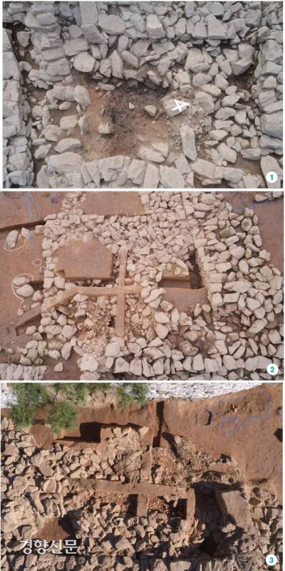 연접분 내 1·4·7호묘에서 노출된 매장의례부. 이곳에서 불에 탄 기와와 목탄, 인골들이 쏟아져 나왔다. |한성백제박물관 제공