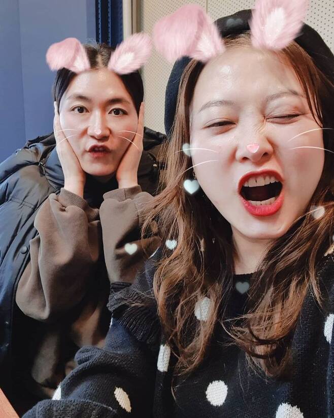 Comedian Sim Jin-hwa flaunts her limited express friendship with Kim Mi-RyeoSim Jin-hwa wrote on her Instagram account on February 9, Our Beautiful, two puppies in two children.I have a lot of work, but I think it is so cool and great when I look at it from the side.I am a wonderful partner and the best Gag Woman # 5 years of my career, who is able to overcome hard times and do my best with passion every moment. In addition, Kim Mi-Ryeo took a self-portrait with a self-portrait.Kim Mi-Ryeo and Sim Jin-hwa in the public photos boast of cute beauty using a rabbit filter.In this post, actor Ha Hee-ra showed affection by leaving a laughing emoticon.Meanwhile, Sim Jin-hwa and Kim Mi-Ryeo have appeared together in the TVN entertainment Marriage Not Love in 2014.Sim Jin-hwa marriages comedian Wonhyo Kim in 2011, and Kim Mi-Ryeo marriages with Jung Sung-yoon, one year younger in 2013.