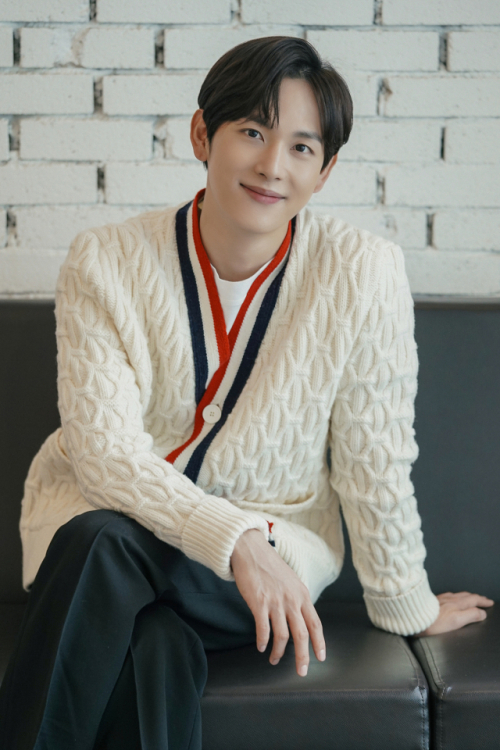 Siwan is expanding his own territory from idol groups to actors and from human drama to noir and thriller.He has also been recognized for his first romantic comedy and has grown into an actor who is expected to be more.Siwan, who recently met the end of JTBC Run On, conducted a written interview with the star.Run On is a spin-off that tells the story of love and growth of a foreign currency translator, Oh Mi-joo, who has to turn back scenes like James Kyson and Siwan, a short-distance national team that has to run in front of him.Siwan, who had less toxic melodrama than his peer actors, was attracting attention as a romance spin-off that he showed in three years.He was not deliberately avoiding melodrama, but he was fascinated by romantic comedy with Run On.Every time Ive been doing spin-offs I think I like, Ive come across the Spin-offs now, and romantic comedy is almost the first time Ive ever seen a run-on.I think romantic comedy has many good things to offer in the genre itself, and I want to participate as much as possible if I have the opportunity in the future.Siwans first romantic comedy character, James Kyson, is buried in the title of a member of parliament, the son of the top actor, and the younger brother of the golf actress.It is a seemingly insatiable environment, but it has inner pain. It is not easy to express emotions and lacks communication with the world.Siwan has had a lot of trouble about whether James Kyson and Character can empathize with viewers.I told the writer, I think Sun-gum should live in his own world.I also seem to have worked hard to tug-of-war to make the other person embarrassed by the unintended pure question but not to look like a social maladjustment.Ive been careful not to lose your taste.Siwan thinks James Kyson and his actual sync rate is about 70%. The remaining 30% is the part that James Kyson wants to act.I think it takes a lot of courage not to run alone when everyone is running, and if someone asks, Can I do it like James Kyson? then my answer is no.I want to act as if I can show boldness in justice.James Kyson, a character who can feel bored, was able to be special because of his breathing with his opponent Shin Se-kyung.He felt that Shin Se-kyung, who first met at Run On, was a difficult image to approach, but all of these stereotypes were broken as he acted together.Ive tried a lot of things Acting while filming Run On, but Shin Se-kyung has been very good at it.So I was quick to believe that I would take it well, no matter what, and that made me emotionally comfortable, and that was probably well communicated to Drama.Run On started last summer and lasted six months from winter.Siwan said that both actors and crews had a lot of hard work due to the Corona 19 issue, and felt grateful that they could finish shooting safely even in difficult situations.I had a lot of trouble with the crew because it was difficult to get a place, and I was unintentionally tested for Corona twice.In the meantime, I had to make a body and I was working out non-face-to-face, and even if I did not make it perfect, I think it is a really valuable muscle. Although the ratings were low, all the actors and staff who participated in Run On were full of good energy by working on Spin-off in one accord.Siwan also felt their precious minds, and thought that empathizing with viewers was a meaningful experience.I participated in OST directly in the hope that I would remain a small comforting drama for everyone who is having a hard time.Ive always been thirsty because Ive never completely folded my music activities, and Ive always been thirsty for it, he said.Thankfully, I had a good chance to join.Siwan has no plans for singer activity yet, but his goal is to be an Actor who can always cause curiosity.As an actor who can even make romantic comedy with Run On, he wants to hear the public say, What will the next spin-off, the next act?I still think theres an infinite chance of growth, and I want to show you how it always works.