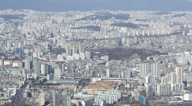 서울 송파구 롯데월드타워 서울스카이에서 바라본 서울 아파트 단지. /뉴스1