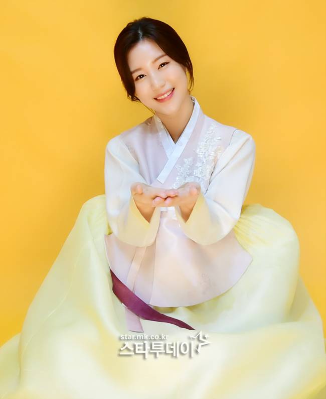 조수연은 신축년 설 계획에 대해 "올해는 모처럼 명절에 가족과 함께 시간을 보내려 한다"며 미소지었다. 사진|강영국 기자