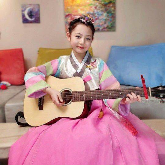 경연 중 바다 마스터가 "아이돌 뽑는 자리였으면 단연 서원이"라는 심사평에 지구 열두바퀴 돌고 싶을 만큼 기뻤다는 서원이다. 'CF스타'를 꿈꾸는 서원이는 최근 '아내의 맛'을 시작으로 각종 예능까지 차근차근 도전하며 재능을 펼칠 예정이다. 2021년 새해 맞이해 기타를 치며 노래를 부르는 임서원/유튜브 임서원tv