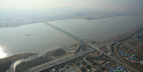 일산 이산포IC와 김포 걸포IC를 잇는 일산대교./일산대교 주식회사