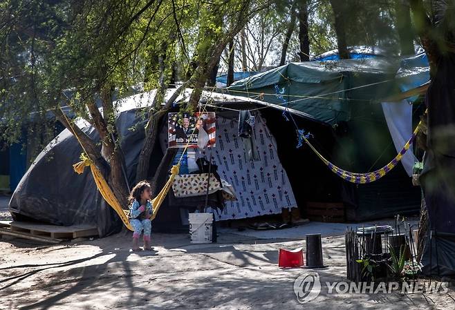 미국 망명 신청자들이 생활하는 멕시코 국경의 캠프 [AFP=연합뉴스]