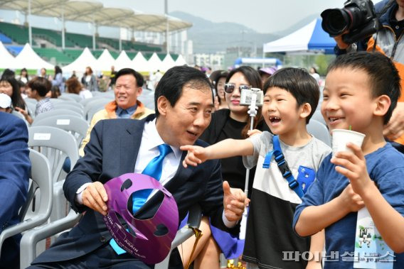 박윤국 포천시장 어린이날 행사 참석. 사진제공=포천시