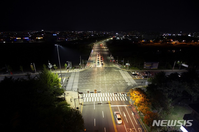 【대전=뉴시스】대전 서구 삼천교 교차로 조명타워.