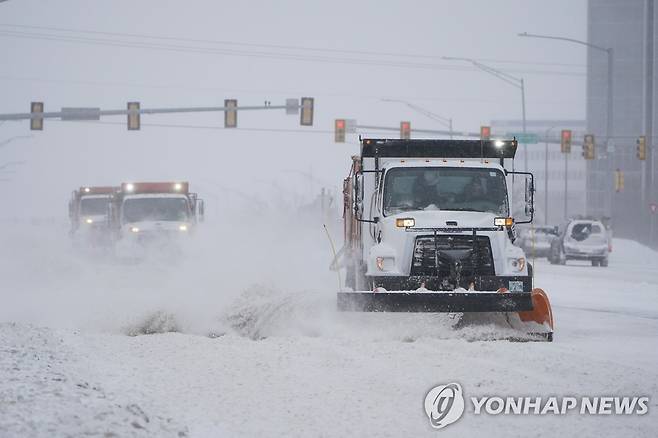 폭설이 내린 오클라호마시티 도로 [AP=연합뉴스]