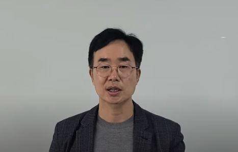 (서울=연합뉴스) 진양곤 에이치엘비 회장이 16일 유튜브에서 입장 발표를 하고 있다. 2021.02.16. [유튜브 화면 캡처. 재판매 및 DB 금지]