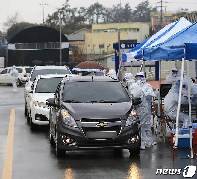 전남 무안군에서 운영 중인 이동선별진료소 모습.(무안군 제공) 2021.2.16/뉴스1 © News1