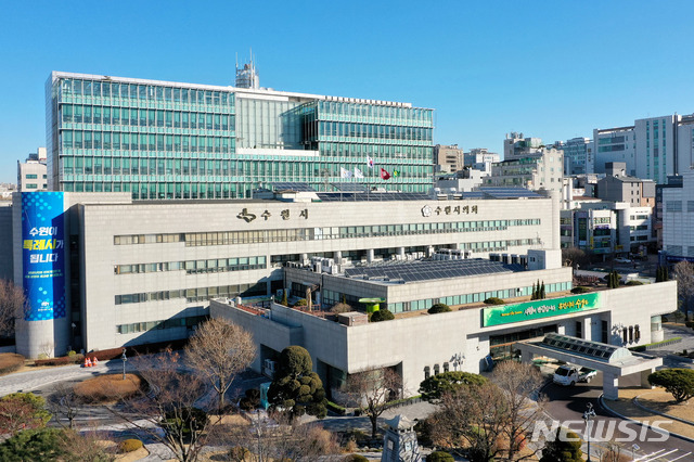 수원시가 시민들이 일상에서 겪는 각종 고충과 불편을 해결하기 위해 ‘행정종합정보센터’를 운영해 전문적인 상담 서비스를 제공한다고 17일 밝혔다. / 사진제공=수원시