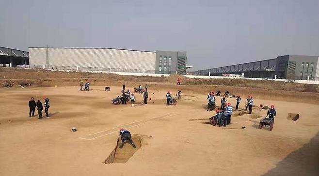 문화재 발굴작업 중인 중국 시안 셴양국제공항 확장공사 현장 [산시성 문물국 웨이보 캡처. 재판매 및 DB 금지]