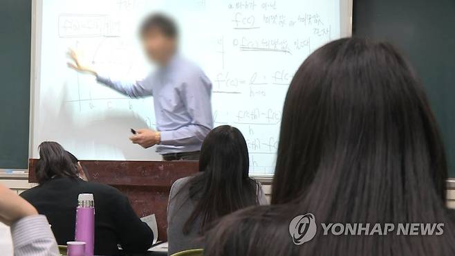 수업 중인 교사 [연합뉴스TV 제공]