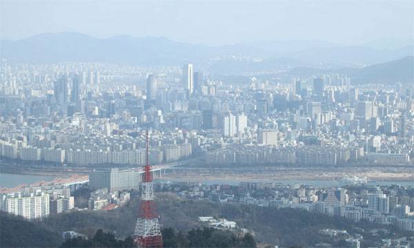 최근 실거주 의무 규제를 피하기 위해 앞다퉈 조합 설립에 속도를 내고 있는 서울 강남구 압구정 아파트 단지 전경.  [이충우 기자]