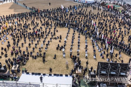 고(故)백기완 통일문제연구소장의 영결식이 19일 서울 중구 서울광장에서 열리고 있다. 연합뉴스