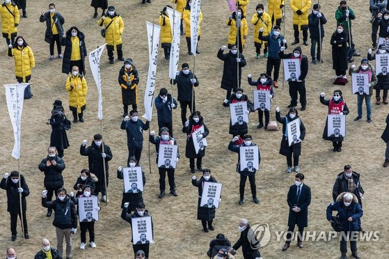 고(故)백기완 통일문제연구소장의 영결식이 19일 서울 중구 서울광장에서 열리고 있다. 연합뉴스