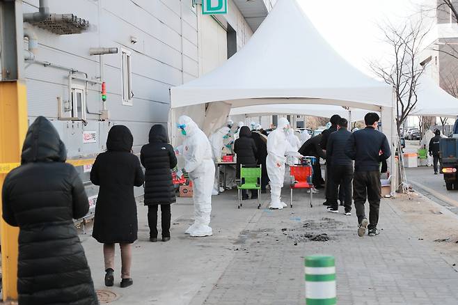 남양주시(시장 조광한)가 코로나19 확산 방지를 위해 오는 20일부터 지역 내 기업체의 기숙사 근로자를 대상으로 선제 검사를 추진한다고 19일 밝혔다. / 사진제공=남양주시