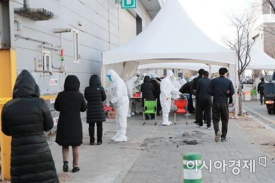 20일부터 경기 남양주시가 지역 내 모든 기업의 기숙사 근로자를 대상으로 코로나19 전수 검사를 했다. [남양주시 제공]