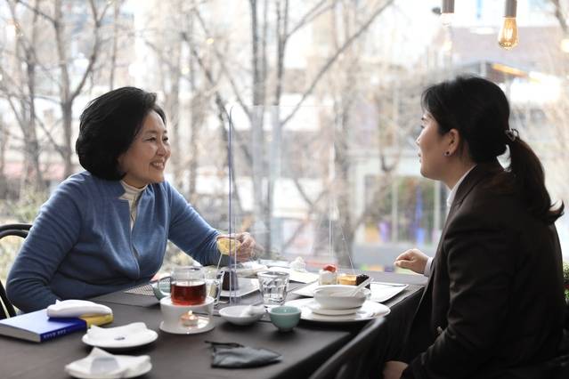 [서울=뉴시스]박영선 더불어민주당 서울시장 예비후보는 지난19일 풍림파마텍 조미희 부사장과 서울 종로구 삼청동에서 만나 K-주사기의 미국 FDA 긴급승인 신청까지 소회를 나눴다고 전했다. 2021.02.20.(사진=박영선 캠프 제공) photo@newsis.com *재판매 및 DB 금지